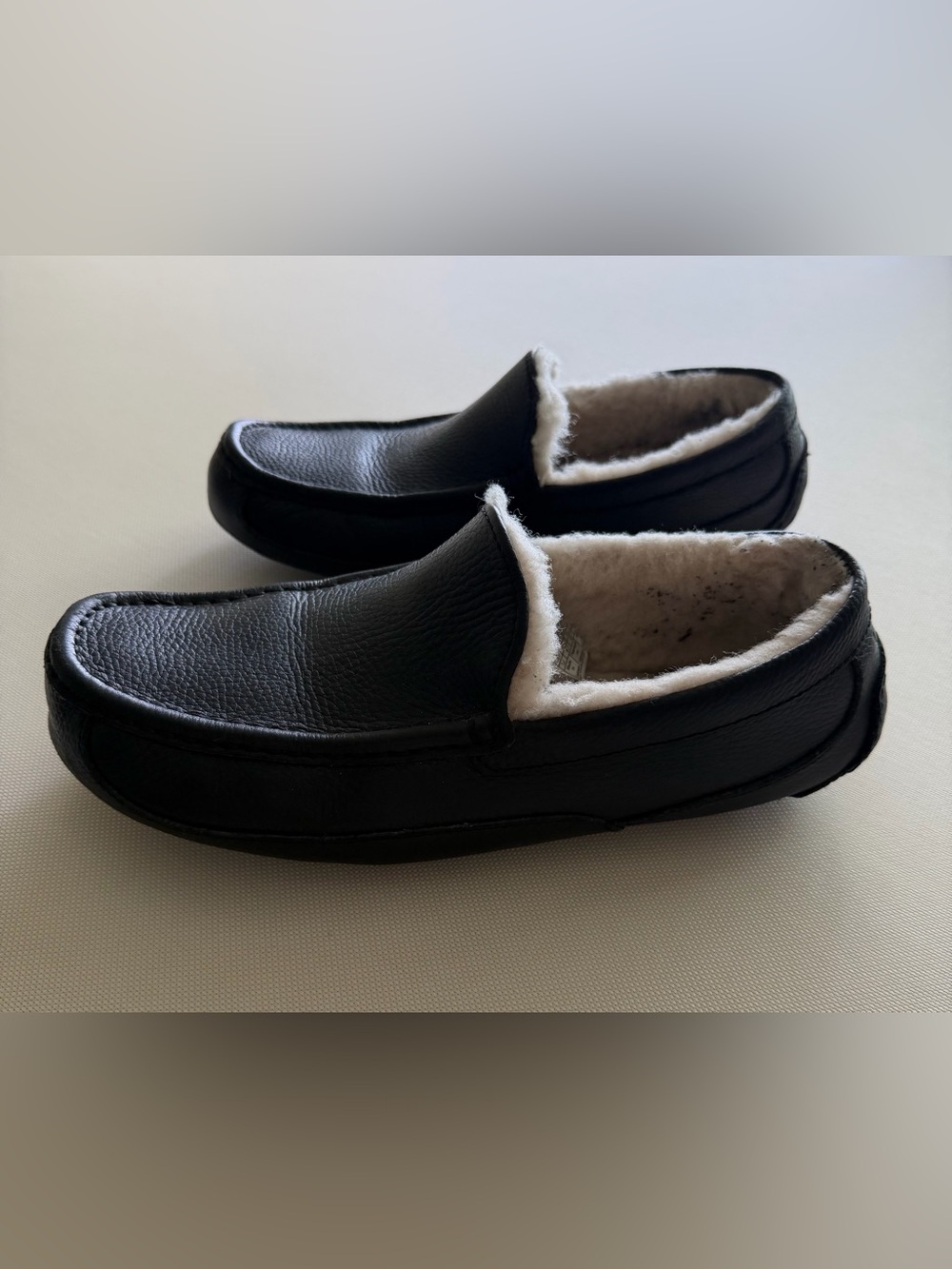 UGG Men's Black Leather Shearling-Lined Slip-On Loafers US 10 UK 9